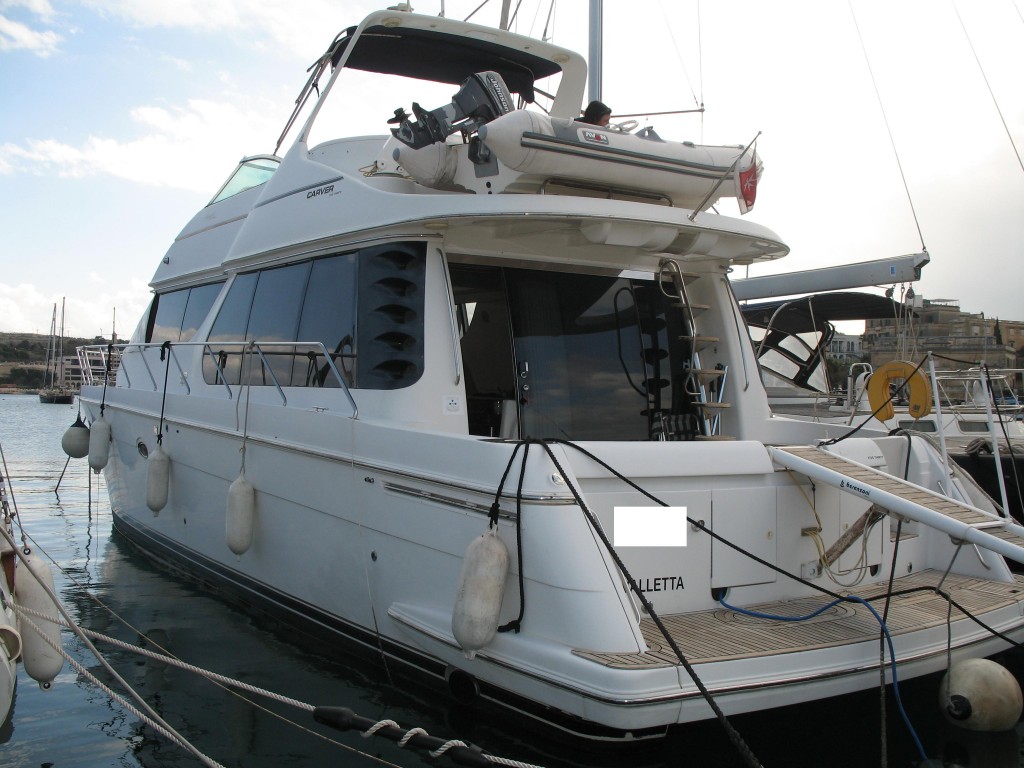 CARVER 530 PILOT HOUSE 043 c